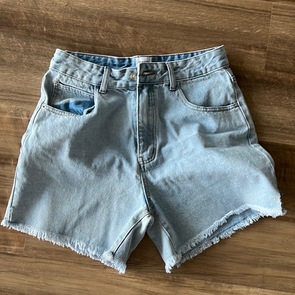 PRINCESS POLLY ‼️ Never worn ‼️ long Jean shorts - Picture 3 of 5